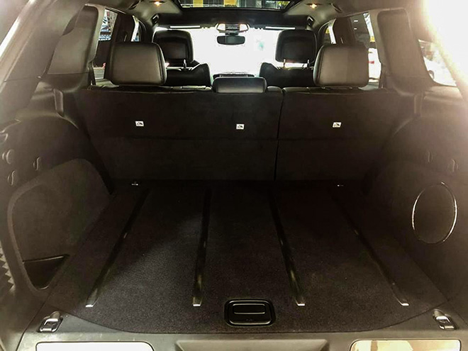 Xe SUV Jeep Cherokee đời 2017 chạy lướt rao bán hơn 2,6 tỷ đồng - 6