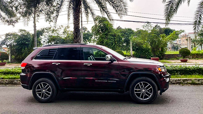 Xe SUV Jeep Cherokee đời 2017 chạy lướt rao bán hơn 2,6 tỷ đồng - 4