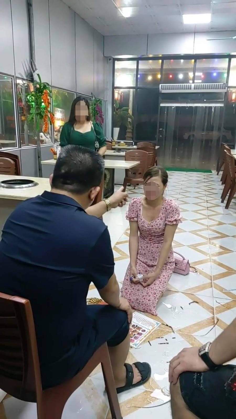 Công an truy tìm cô gái quỳ gối trong quán ăn ở Bắc Ninh - 1