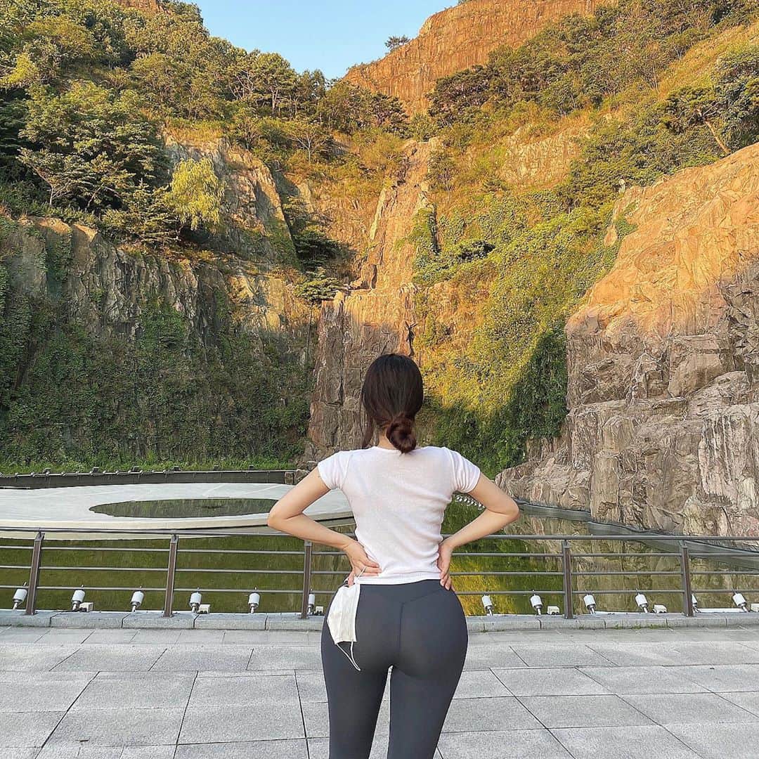 2 người đẹp Instagram giấu mặt gây mê người nhìn bằng vóc dáng chữ S hoàn hảo - 2