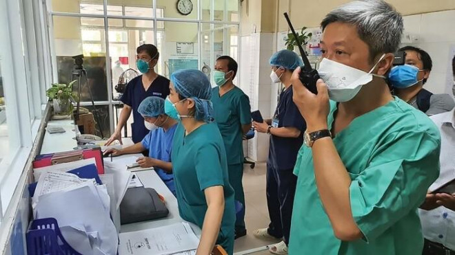 Thứ trưởng Y tế Nguyễn Trường Sơn: Chống Covid-19 bằng cả trái tim, khối óc - 1