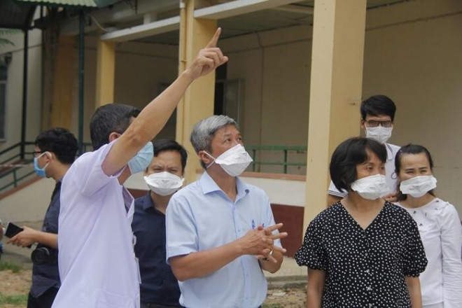 Thứ trưởng Y tế Nguyễn Trường Sơn: Chống Covid-19 bằng cả trái tim, khối óc - 2