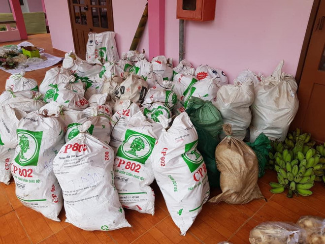 "Rụng tim" với những thức quà bà con huyện nghèo gửi xuống Đà Nẵng - 8