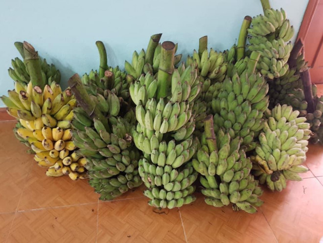 "Rụng tim" với những thức quà bà con huyện nghèo gửi xuống Đà Nẵng - 9