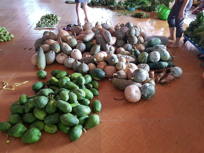 "Rụng tim" với những thức quà bà con huyện nghèo gửi xuống Đà Nẵng - 13