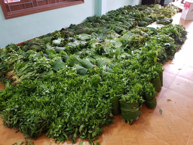 "Rụng tim" với những thức quà bà con huyện nghèo gửi xuống Đà Nẵng - 17