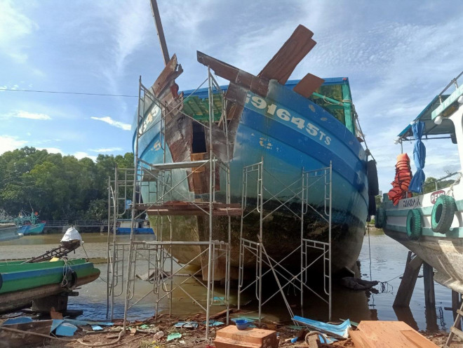 Tìm được "thủ phạm" đâm nghiêng trụ điện vượt biển đang lẩn trốn ở Phú Quốc - 2