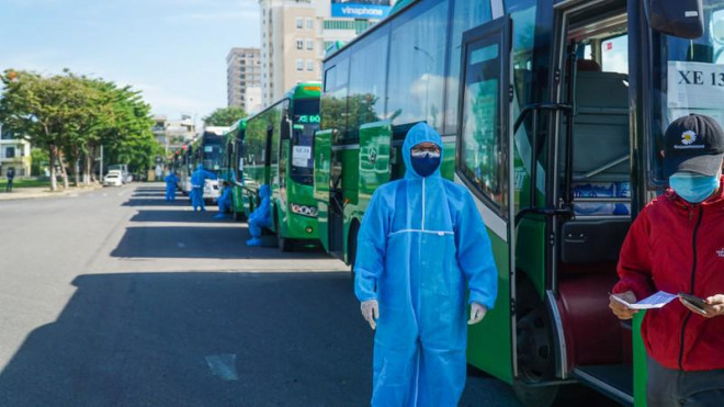 Hơn 700 người dân Quảng Ngãi rời 'tâm dịch Đà Nẵng' về quê - 8