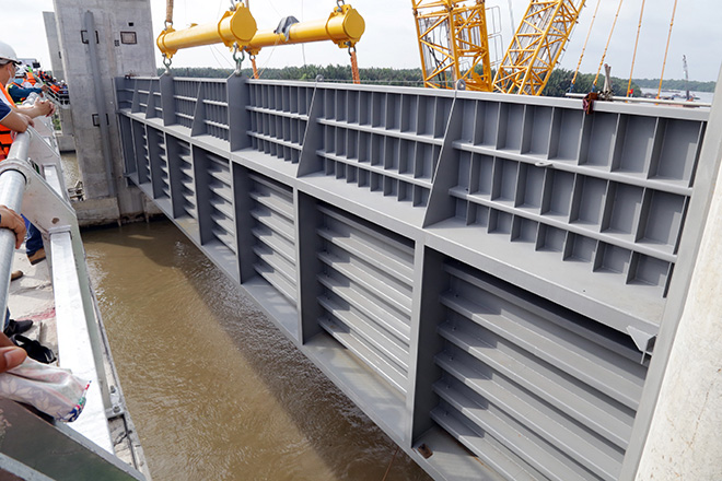 Dự án chống ngập 10.000 tỉ ở Sài Gòn lắp 2 cửa van nặng 460 tấn - 3