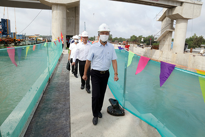 Dự án chống ngập 10.000 tỉ ở Sài Gòn lắp 2 cửa van nặng 460 tấn - 4