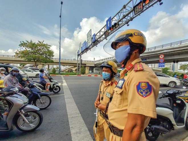 Ngồi nhà phạt vi phạm, điều tiết giao thông - 2