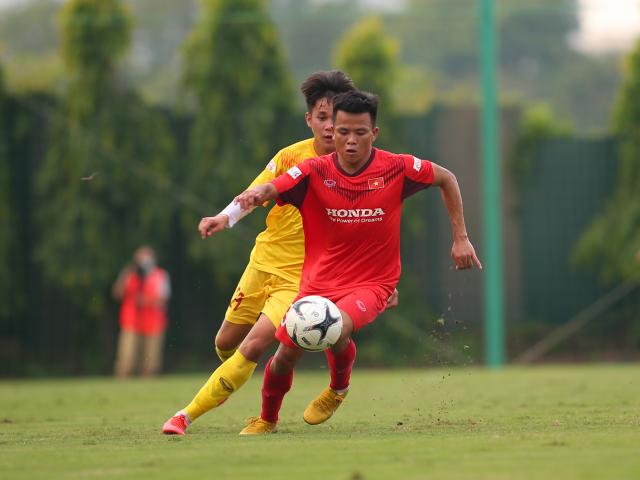 U22 Việt Nam thi đấu nội bộ: Mãn nhãn 4 bàn thắng, thẻ đỏ ngỡ ngàng
