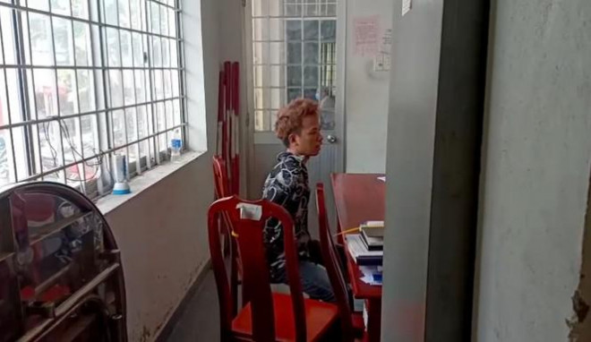 Truy đuổi gần 4km bắt xe 'điên' gây tai nạn bỏ chạy - 2