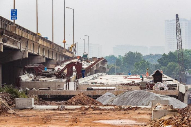 Cận cảnh cầu vượt hồ Linh Đàm sắp thông xe dịp giải phóng Thủ đô - 2