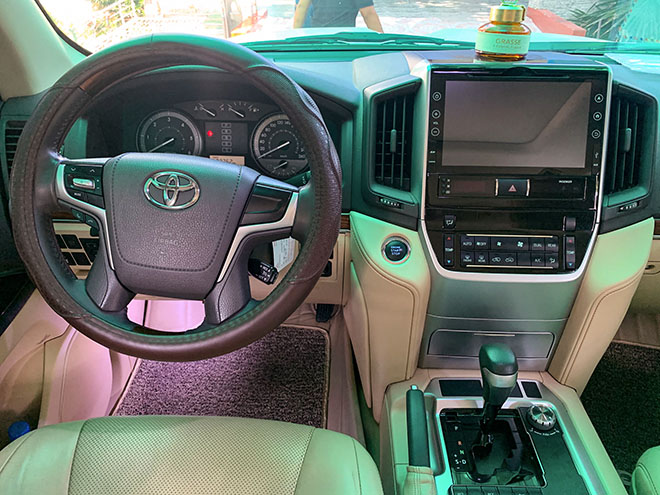 Toyota Land Cruiser máy dầu đời 2018 rao bán giá 5,2 tỷ đồng