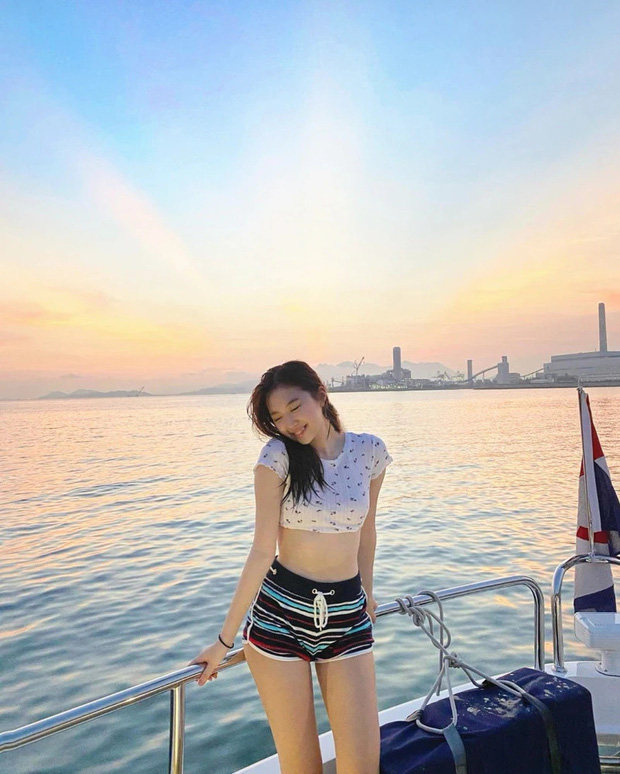 Ái nữ nhà Chân Tử Đan 16 tuổi trổ mã xinh đẹp, chân dài tít tắp như hoa hậu - 3