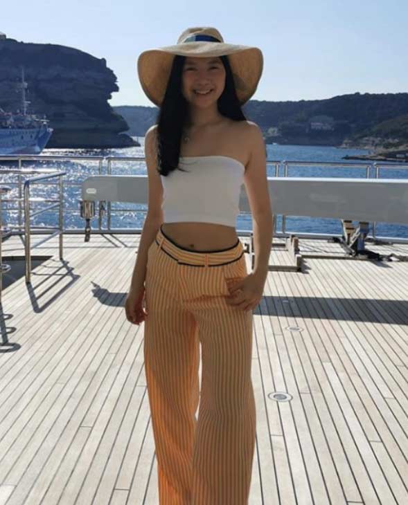 Ái nữ nhà Chân Tử Đan 16 tuổi trổ mã xinh đẹp, chân dài tít tắp như hoa hậu - 4