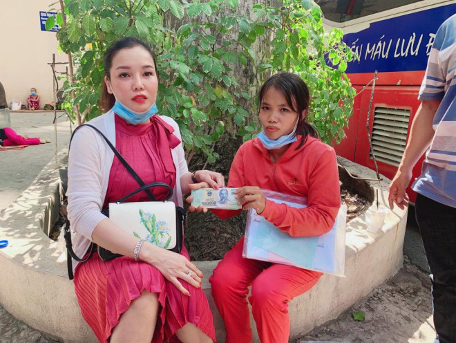 Nọc độc rắn hổ mang chúa 4,6kg ở núi Bà Đen đã dần thua sức chiến đấu của nạn nhân - 2