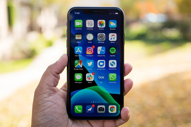 Rất nhiều ông lớn đang đỏ mặt tía tai vì sự bành trướng của Apple - 1