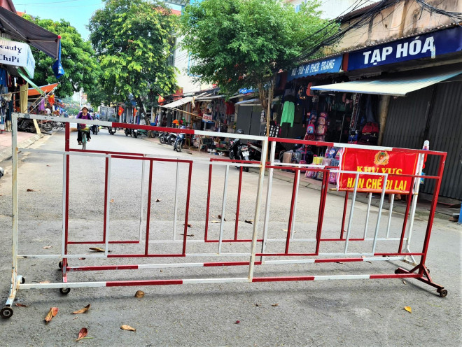 Người dân phố Hạnh Phúc đổi thói quen vì ca dương tính SARS-CoV-2 khi tới Hàn Quốc - 2