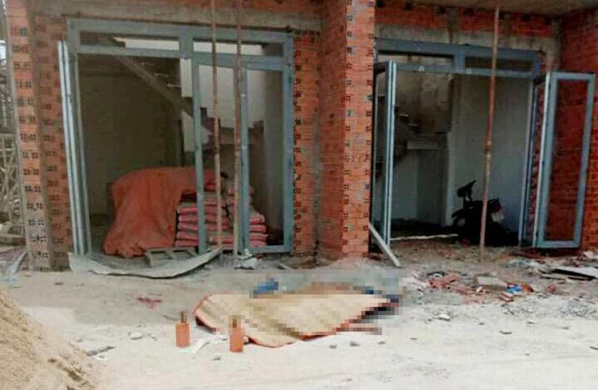 Giàn giáo công trình khu nhà phố bị đổ sập, 2 người chết, 6 người bị thương - 2