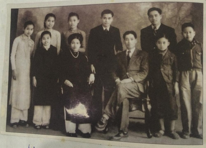 Chuyện về giáo sư Lê Thi - người phụ nữ kéo cờ trong ngày Quốc khánh 2/9/1945 vừa qua đời ở tuổi 95 - 3
