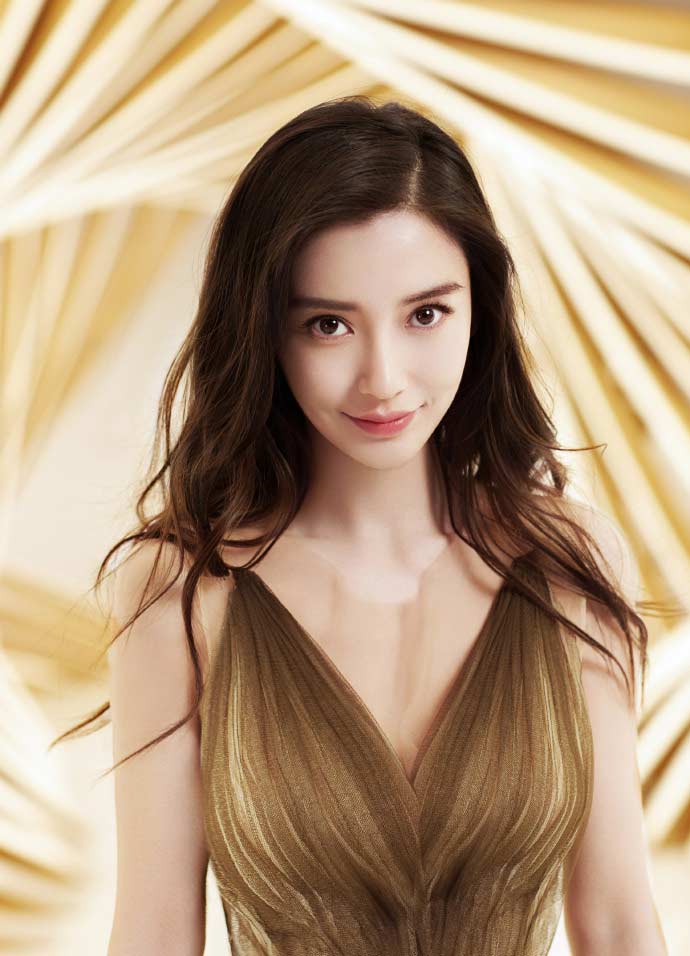 "Nàng thơ" Angela Baby bị chỉ trích vì mặc áo phông - 1