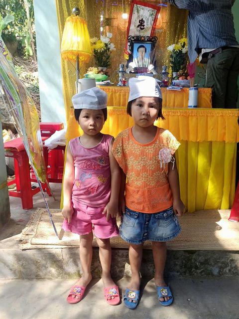 Xót thương cảnh người cha tâm thần chết đuối bỏ lại 2 con nhỏ bơ vơ - 2