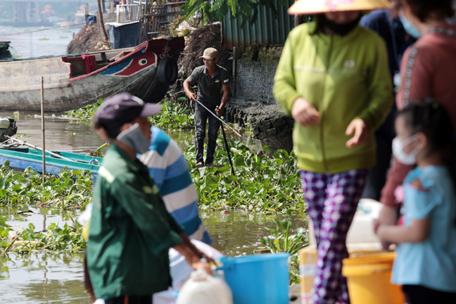 Vu Lan, người Sài Gòn ngao ngán nhìn cá vừa phóng sinh bị chích điện, bắt lại - 13