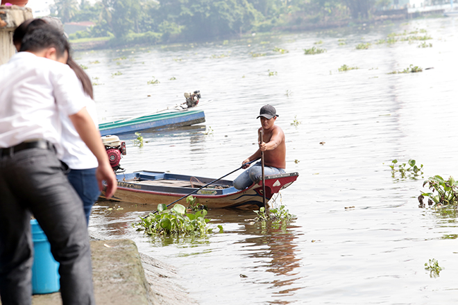 Vu Lan, người Sài Gòn ngao ngán nhìn cá vừa phóng sinh bị chích điện, bắt lại - 14