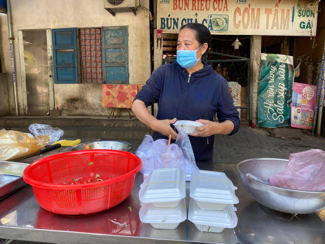 Đà Nẵng: Hàng quán ăn uống nhộn nhịp trở lại trong ngày đầu nới lỏng giãn cách - 7