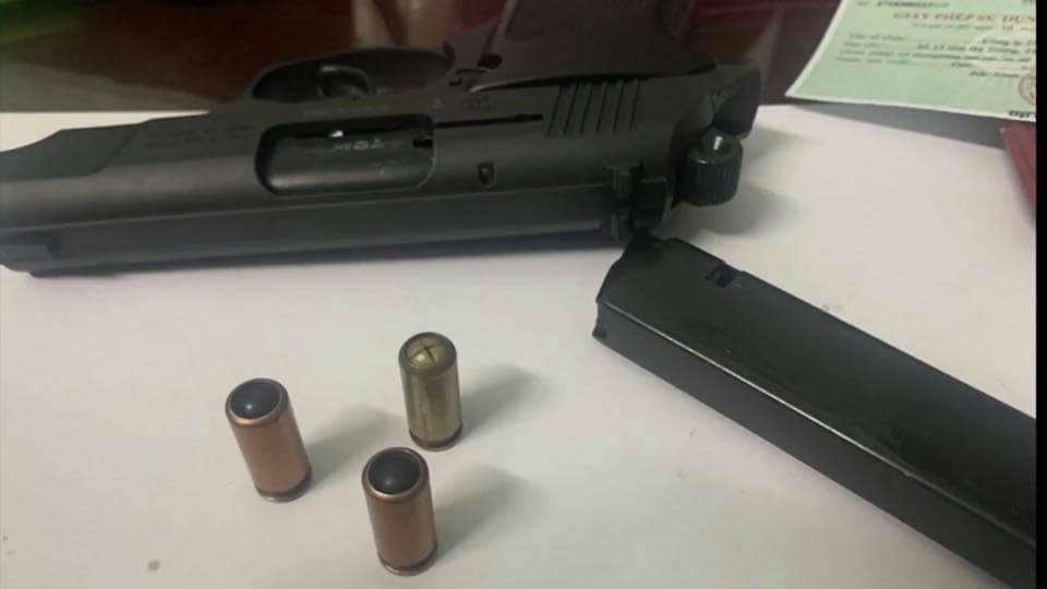 Giám đốc doanh nghiệp cầm súng doạ bắn tài xế xe tải khai gì? - 3