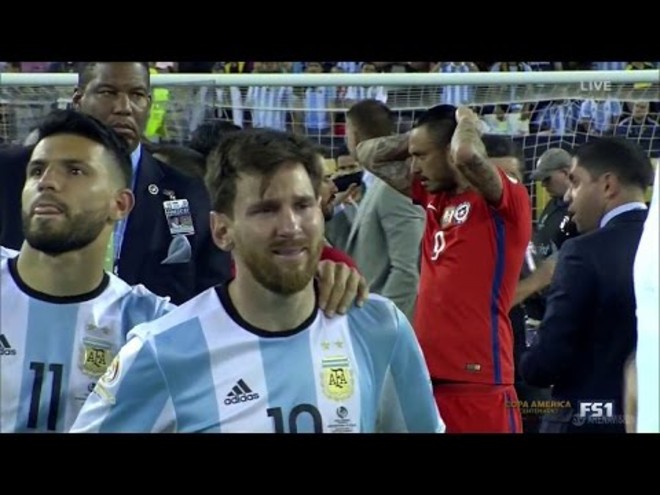 Messi nuốt lời ở lại Barca và những lần "dám nói không dám làm" gây chấn động - 1