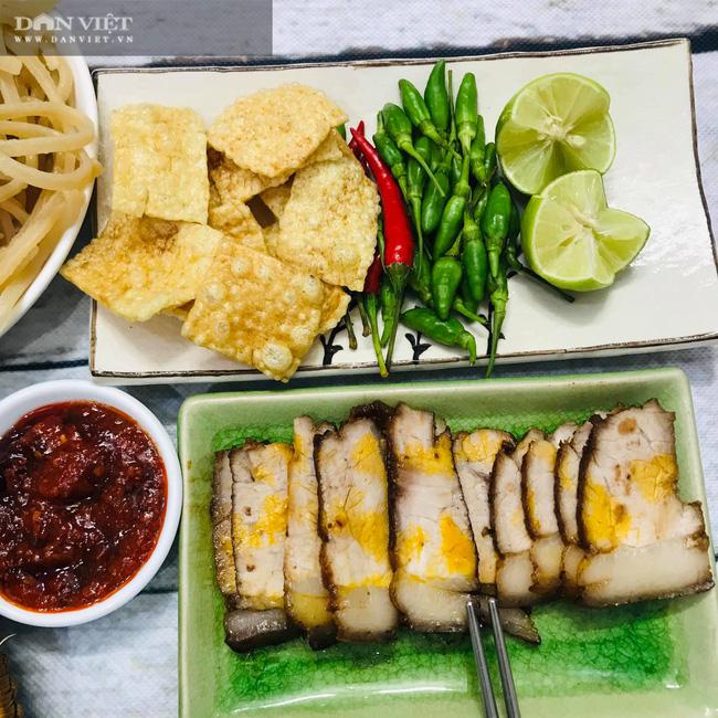 Lạ miệng với món cao lầu Hội An đậm đà, chuẩn vị - 2