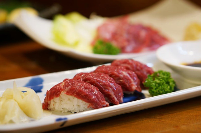 Tại sao người Nhật lại thích ăn thịt ngựa sống? - 4