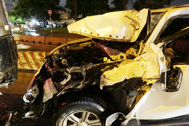 Ô tô lao vào dòng phương tiện chờ đèn đỏ ở Sài Gòn, nhiều người gào thét bỏ chạy - 5