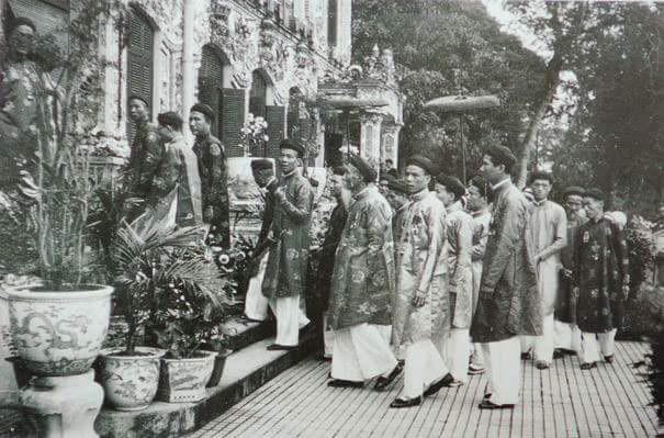 Lãnh đạo ngành văn hóa lên tiếng chuyện nam công chức mang áo dài ngũ thân đến công sở - 4