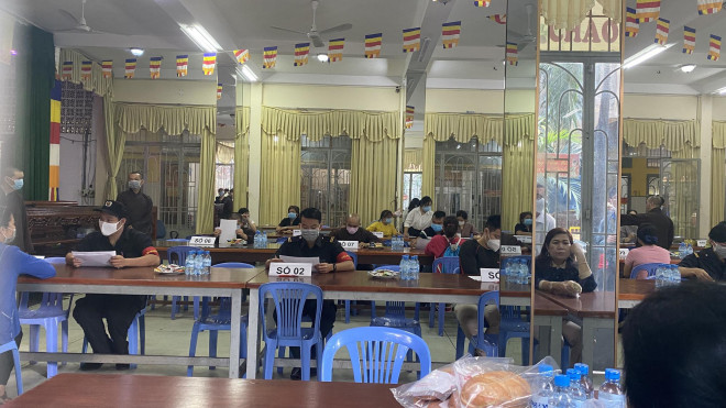 Nhận tro cốt người thân tại chùa Kỳ Quang 2: Tim tôi như vỡ ra - 4