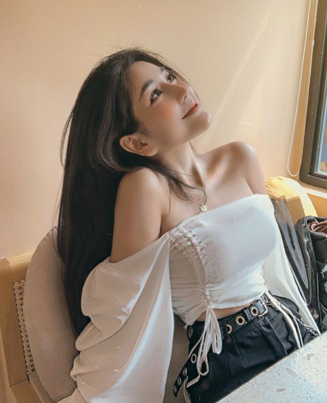 Sau lùm xùm sửa mặt ở tuổi học sinh, nữ sinh Sài Thành gây sốt trở lại với body rực lửa - 10