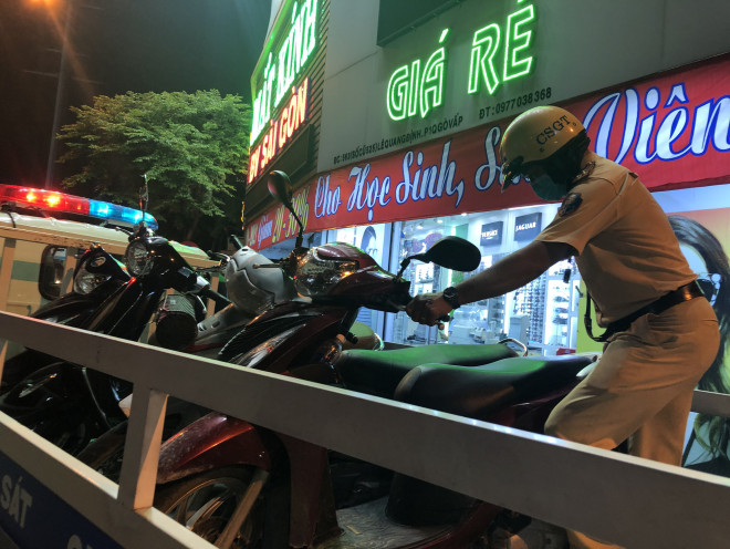 Lời nhắn nhủ "ngọt lịm" của nữ CSGT trên đường Phạm Văn đồng - 3