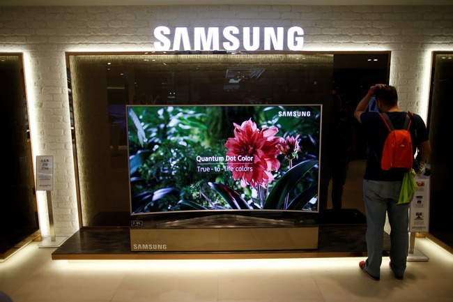 Rời Trung Quốc, Samsung chuyển dây chuyền sản xuất tivi sang Việt Nam - 1