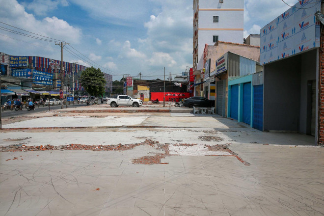 Loạt ảnh hối hả bàn giao mặt bằng metro số 2 vào sáng 11-9 - 2