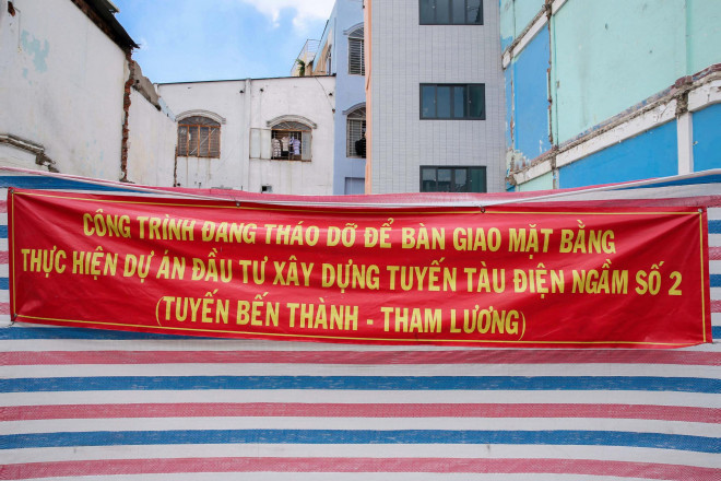 Loạt ảnh hối hả bàn giao mặt bằng metro số 2 vào sáng 11-9 - 4