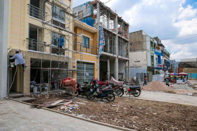 Loạt ảnh hối hả bàn giao mặt bằng metro số 2 vào sáng 11-9 - 9