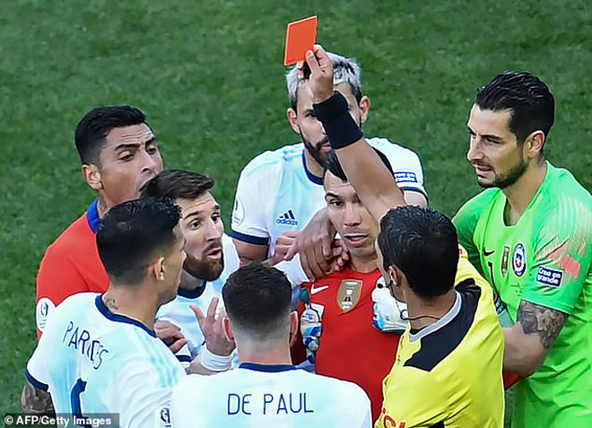 Messi chửi trọng tài và sếp lớn, vẫn được xóa án cấm thi đấu: Lý do vì sao? - 1