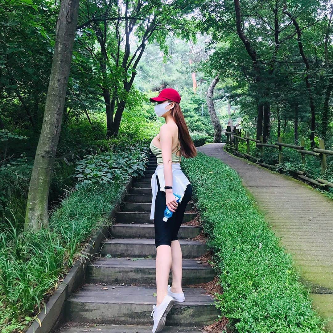 Người đẹp giấu mặt xứ Hàn sở hữu dáng cong "sóng thần" nhờ gắn bó với môn "hư hỏng" - 2