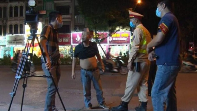 Xin xỏ bất thành, tài xế say rượu quay sang "cà khịa" phóng viên - 2