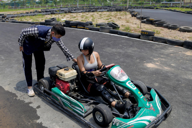 Trường đua F1 mini tại Hà Nội hút giới trẻ dịp cuối tuần - 5