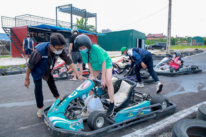 Trường đua F1 mini tại Hà Nội hút giới trẻ dịp cuối tuần - 7