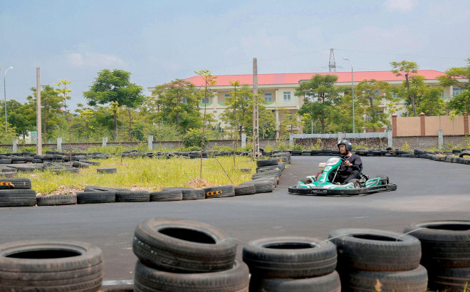 Trường đua F1 mini tại Hà Nội hút giới trẻ dịp cuối tuần - 8